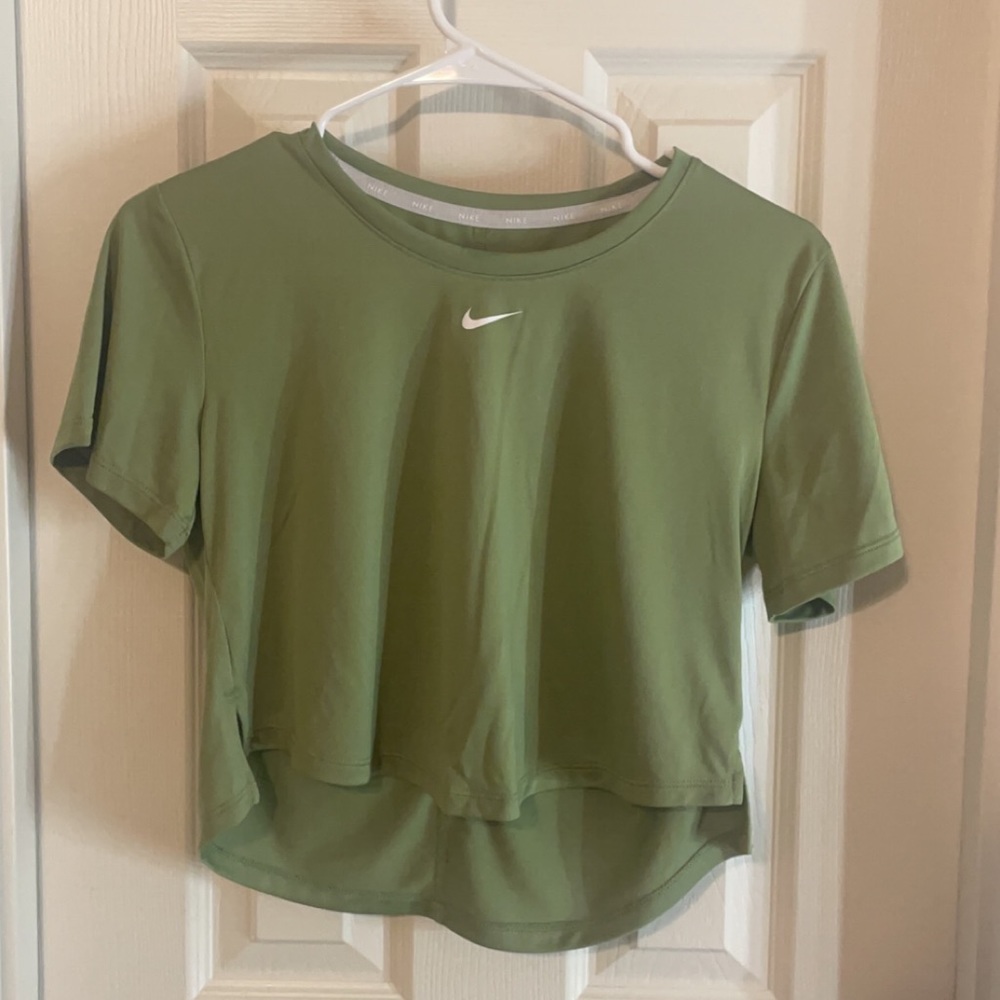 Nike cropped tee